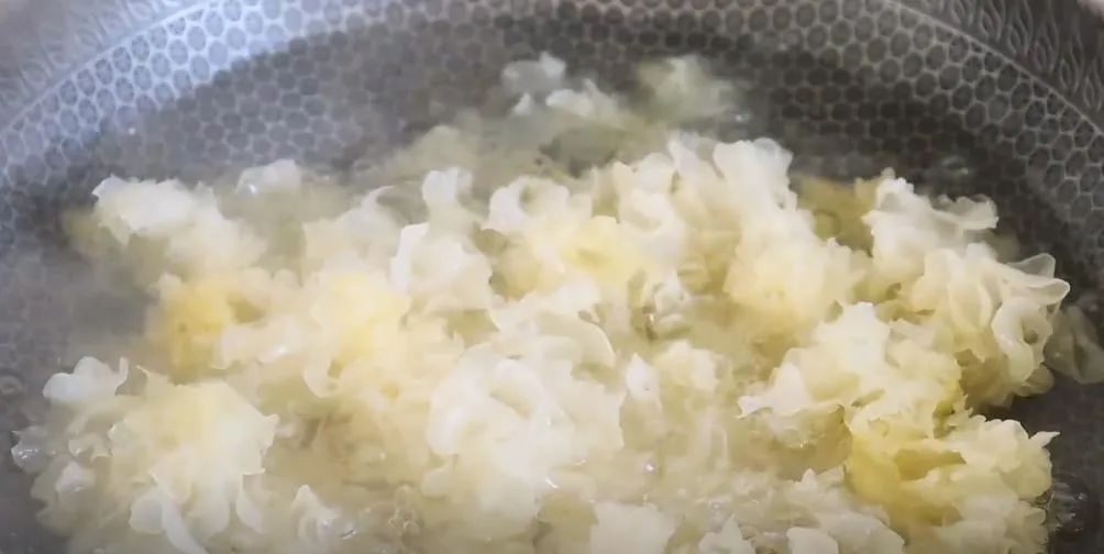 什么食物有胶原蛋白最多让脸饱满,吃什么样的胶原蛋白能让皮肤饱满