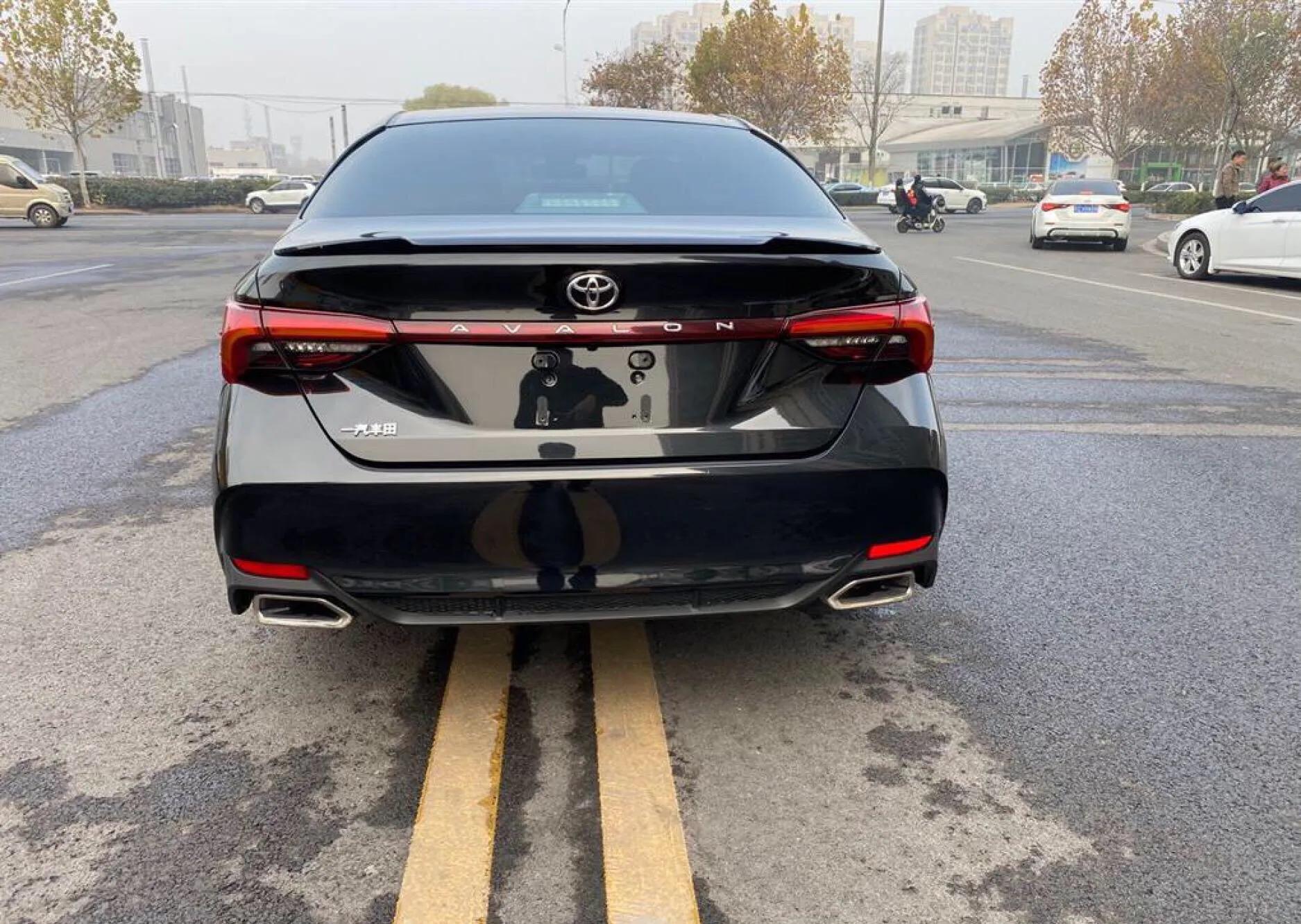 丰田亚洲龙试驾评测2.0,亚洲龙2.5和凯美瑞2.5哪个油耗低