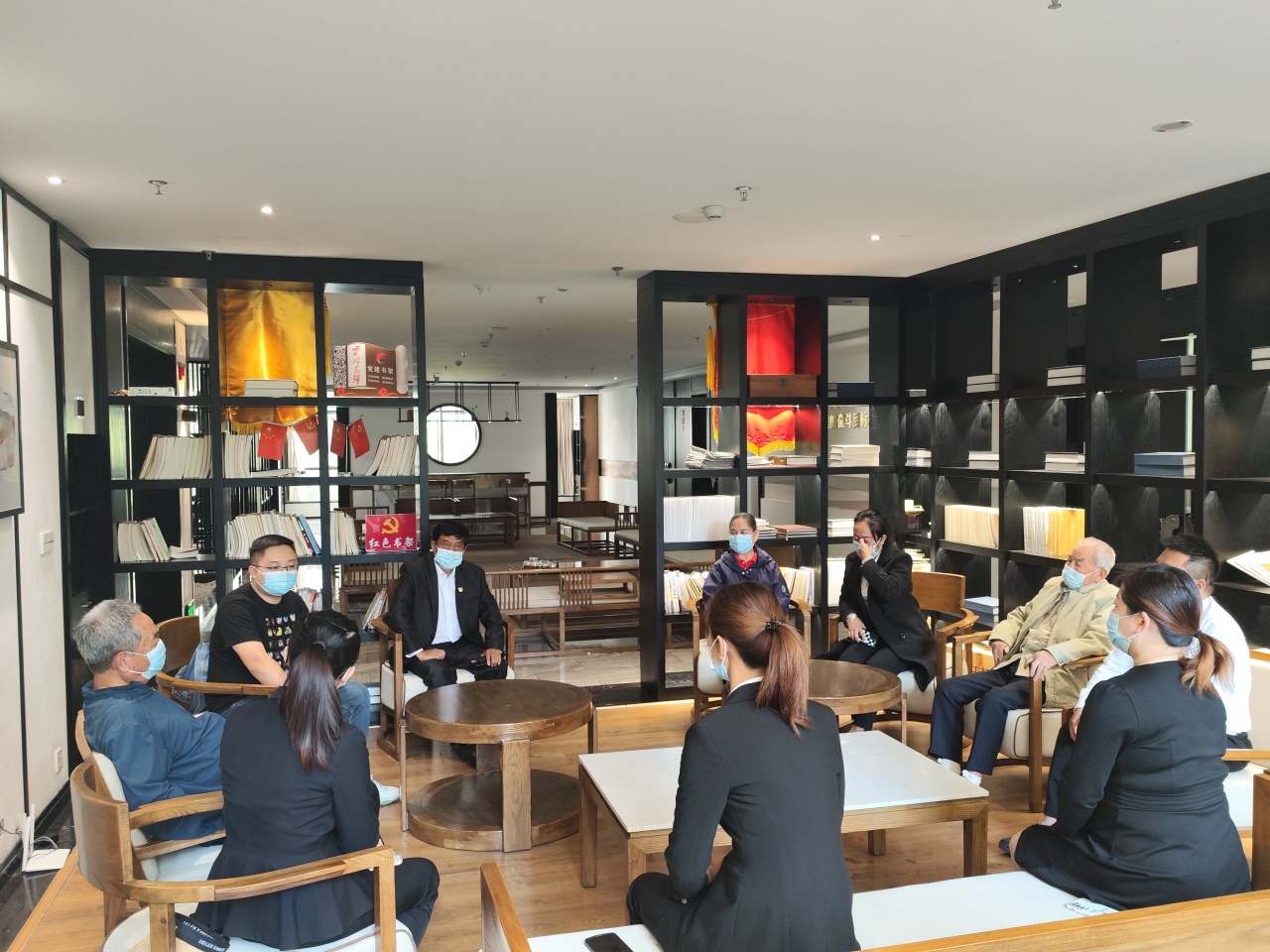 物业夯实党建基础提升服务水平,社区党建引领物业提升服务水平