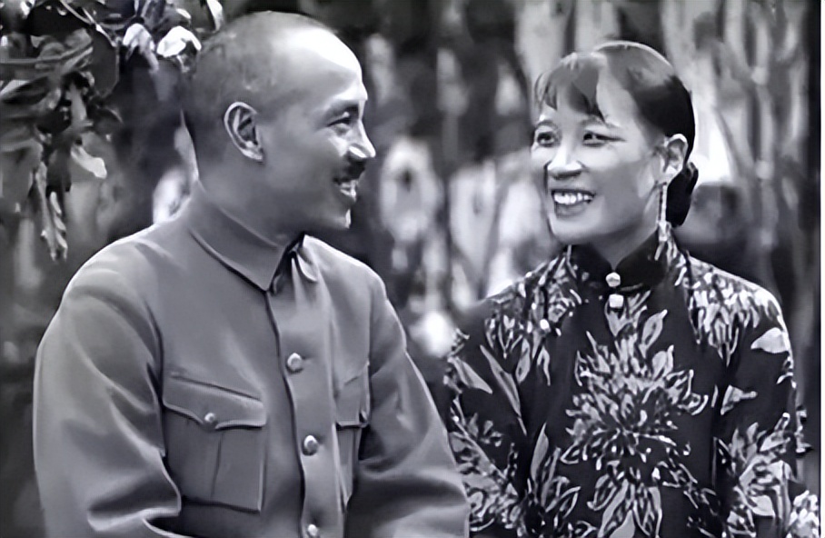 蒋介石到底有多风流？贴身秘书晚年披露真相，宋美龄做法令人叫绝