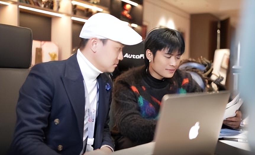 疯狂小杨哥直播回放卖衣服,小杨哥带货文化衫