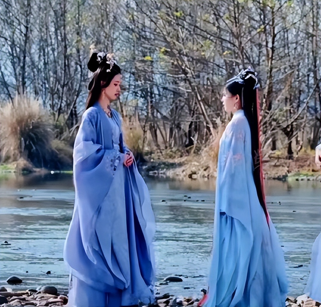 那些扮丑年轻却美若天仙女明星,曾经被嫌弃长得丑的女星