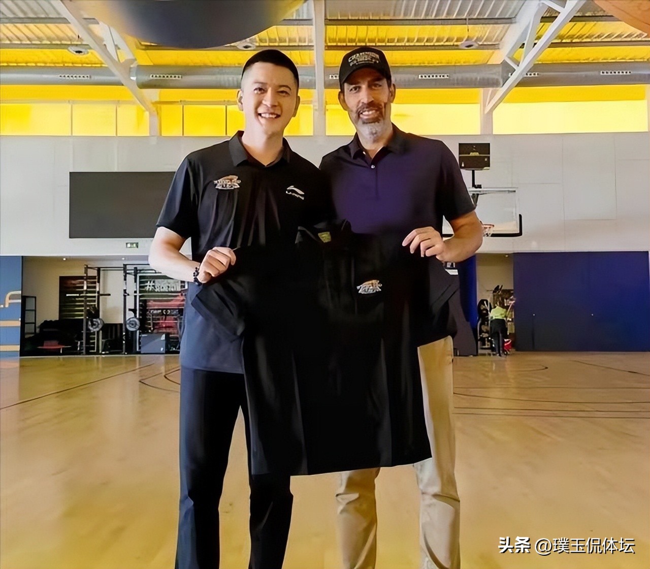 辽篮教练组成员,辽篮对阵广州张镇麟