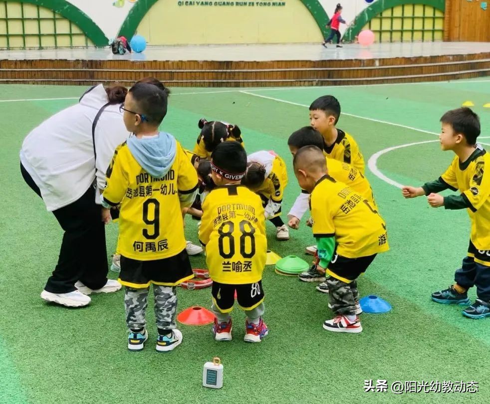 岳池县小学足球比赛,足球大比拼幼儿园游戏