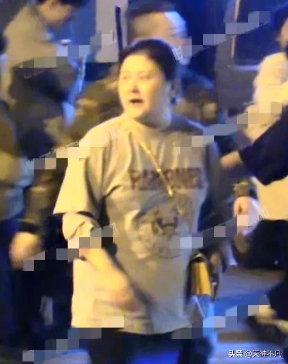 沈腾老婆王琦全身照,沈腾妻子王琦身材