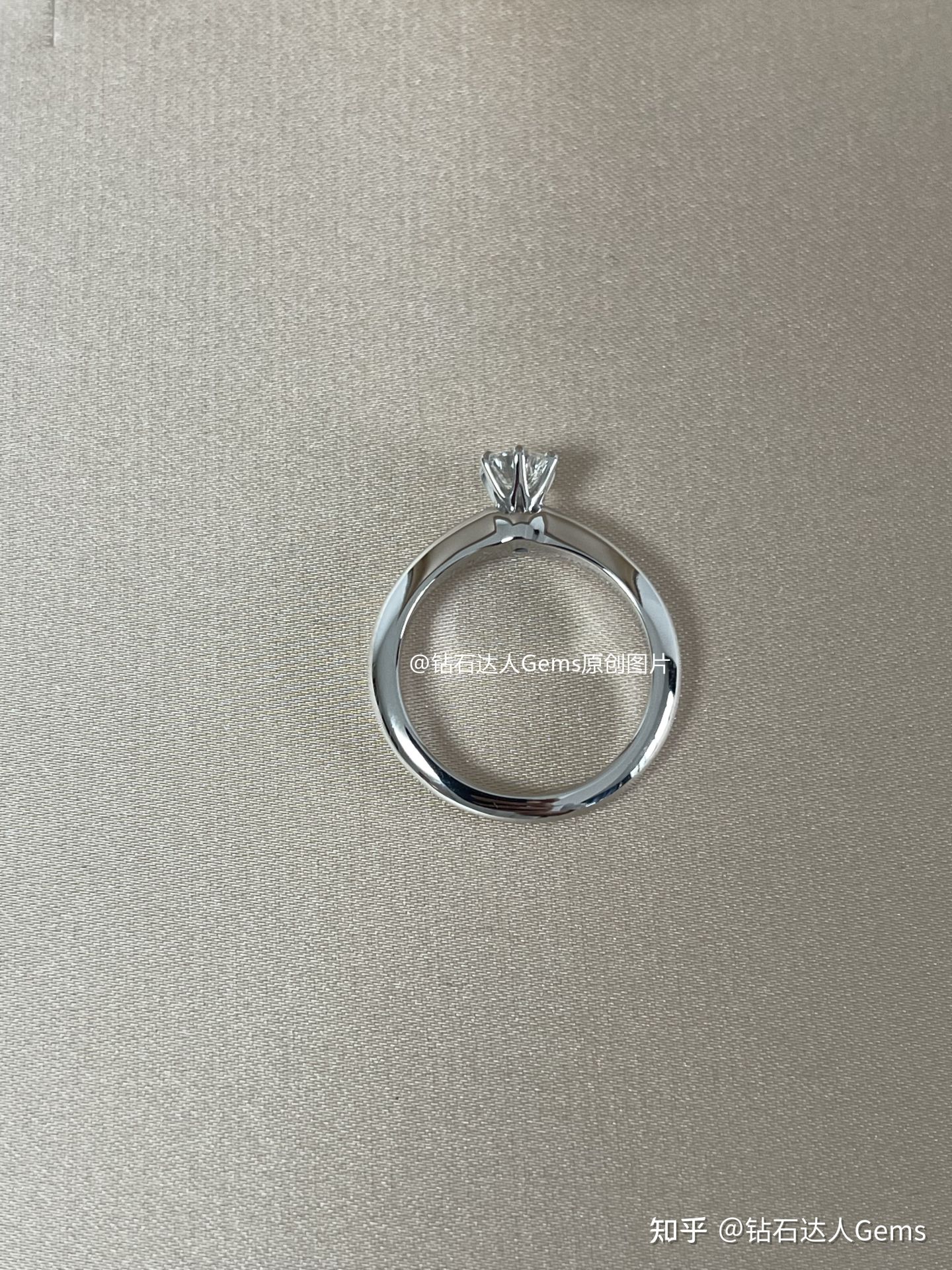 钻石小白挑选钻戒攻略—钻石4C、戒托材质和品牌