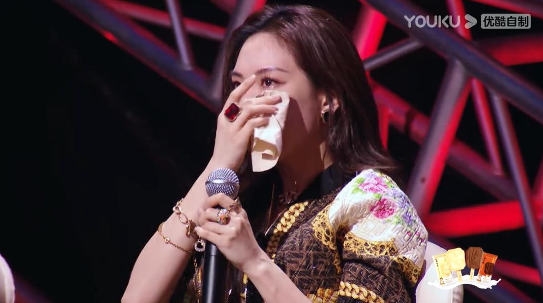 孟佳淘汰王霏霏落泪,了不起舞社最后齐舞