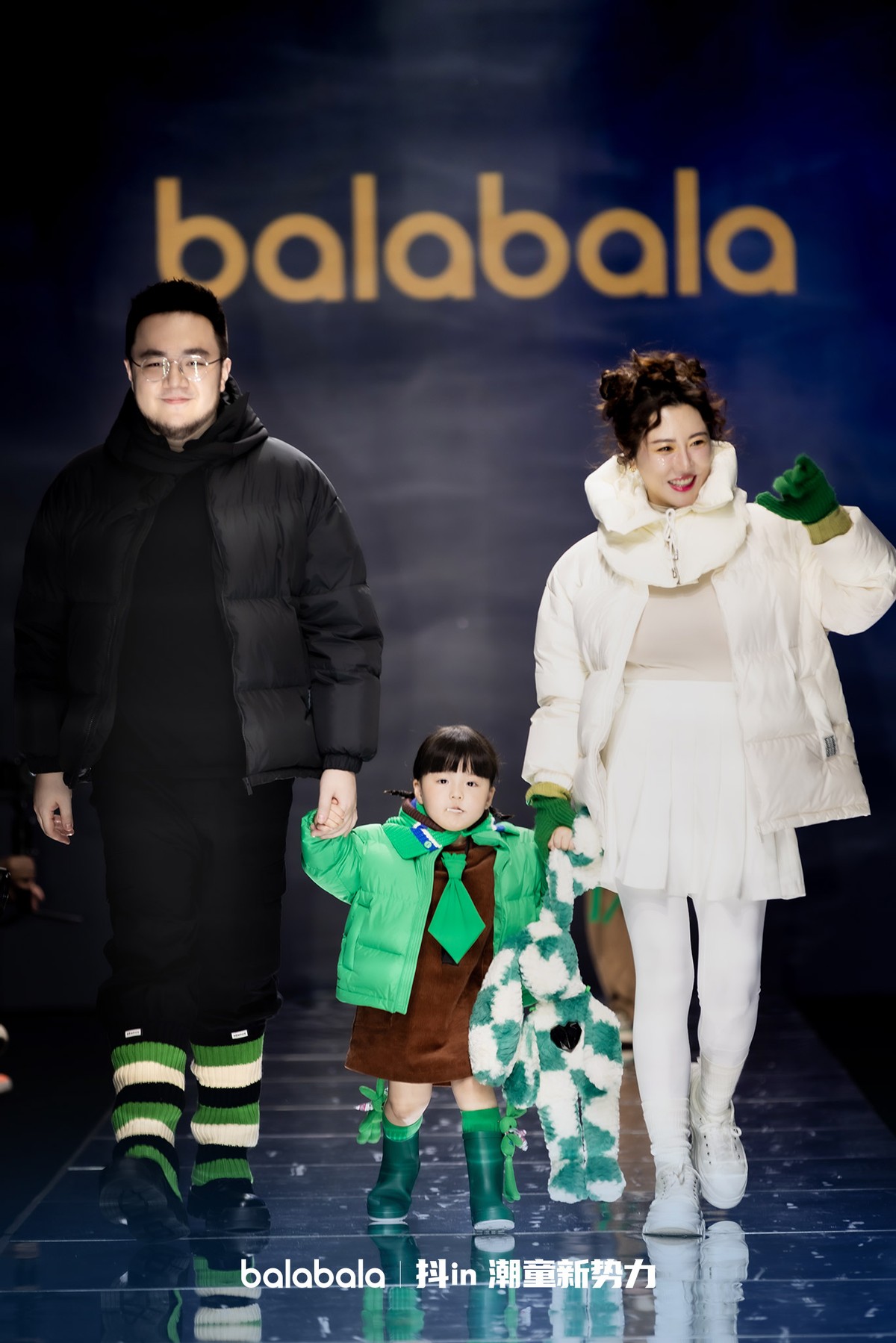 巴拉巴拉发布2022冬季儿童羽绒服新品，加速数字化门店布局
