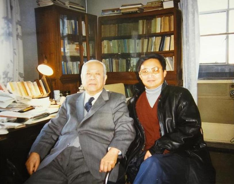 周而复参观*国靖**神社，回国后被开除*党**籍，16年后*纪委中**决定：平反