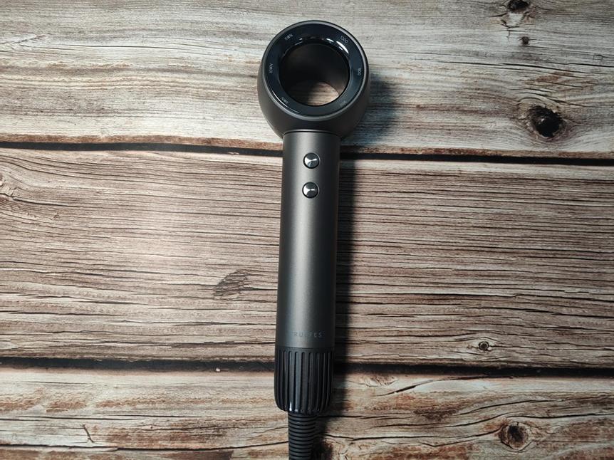 松下xd20和戴森吹风机,松下吹风机与戴森吹风机哪个好用