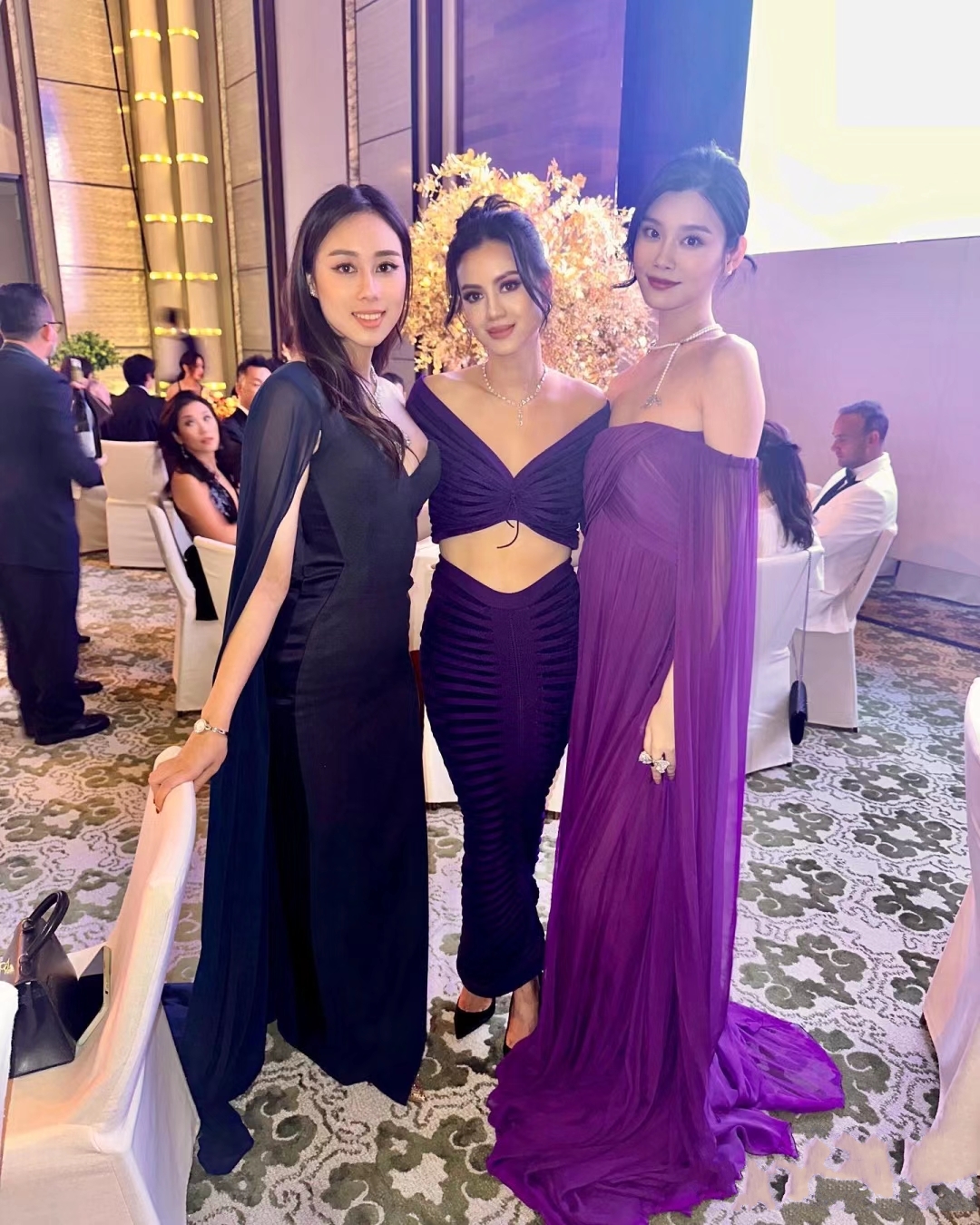 迪士尼偶遇奚梦瑶,奚梦瑶何超欣同框合影