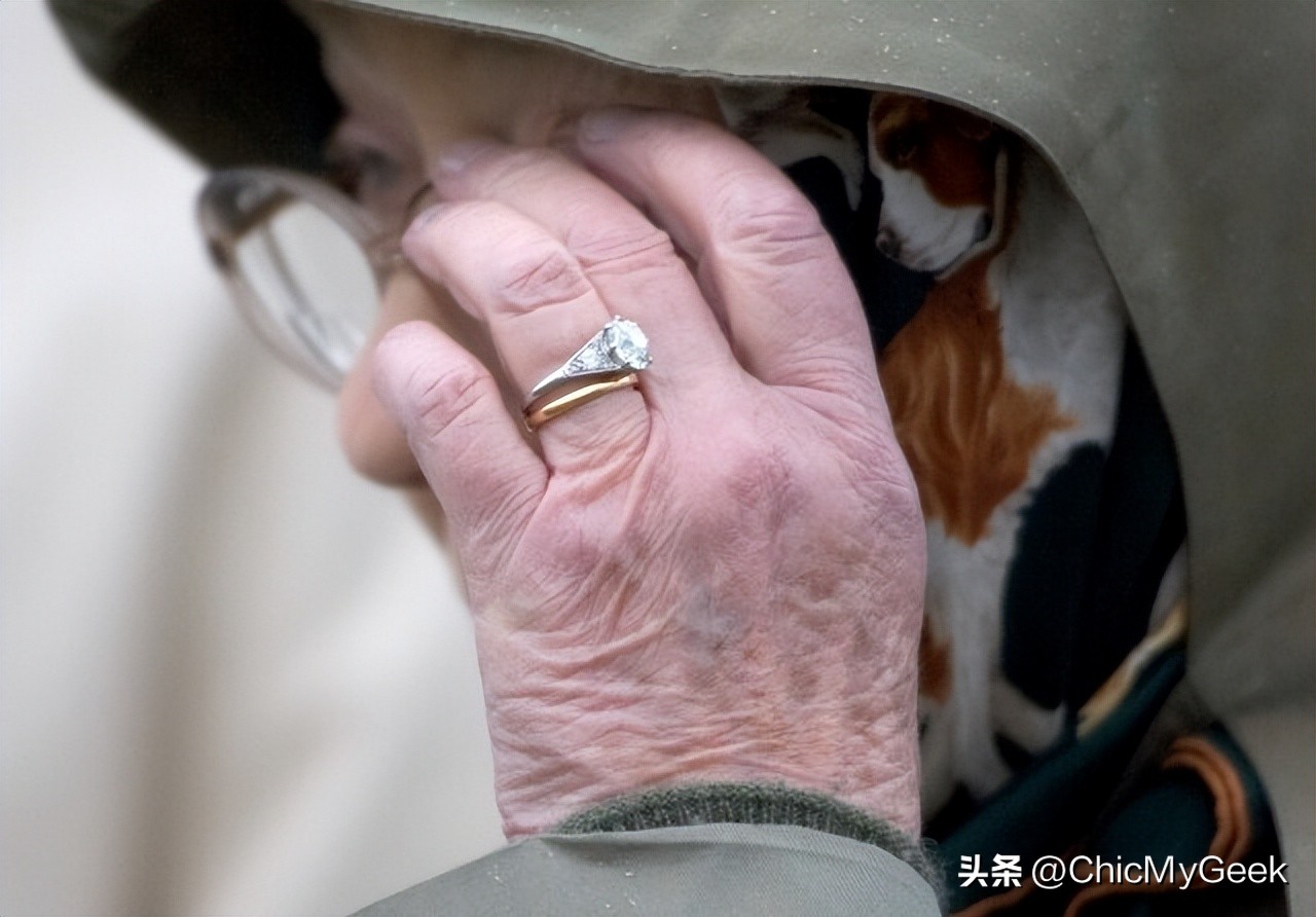 英国王室宝石戒指 (英女王婚戒背后的故事)