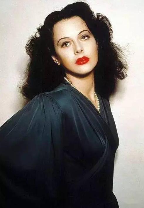 好莱坞奇女海蒂：首创赤裸出镜，晚年迷上偷窃，却被捧为WIFI之母