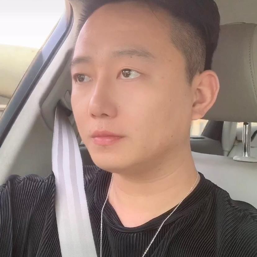 男子小区内持菜刀狂砍杀女人案,一男子拿菜刀在小区砍杀女人事件