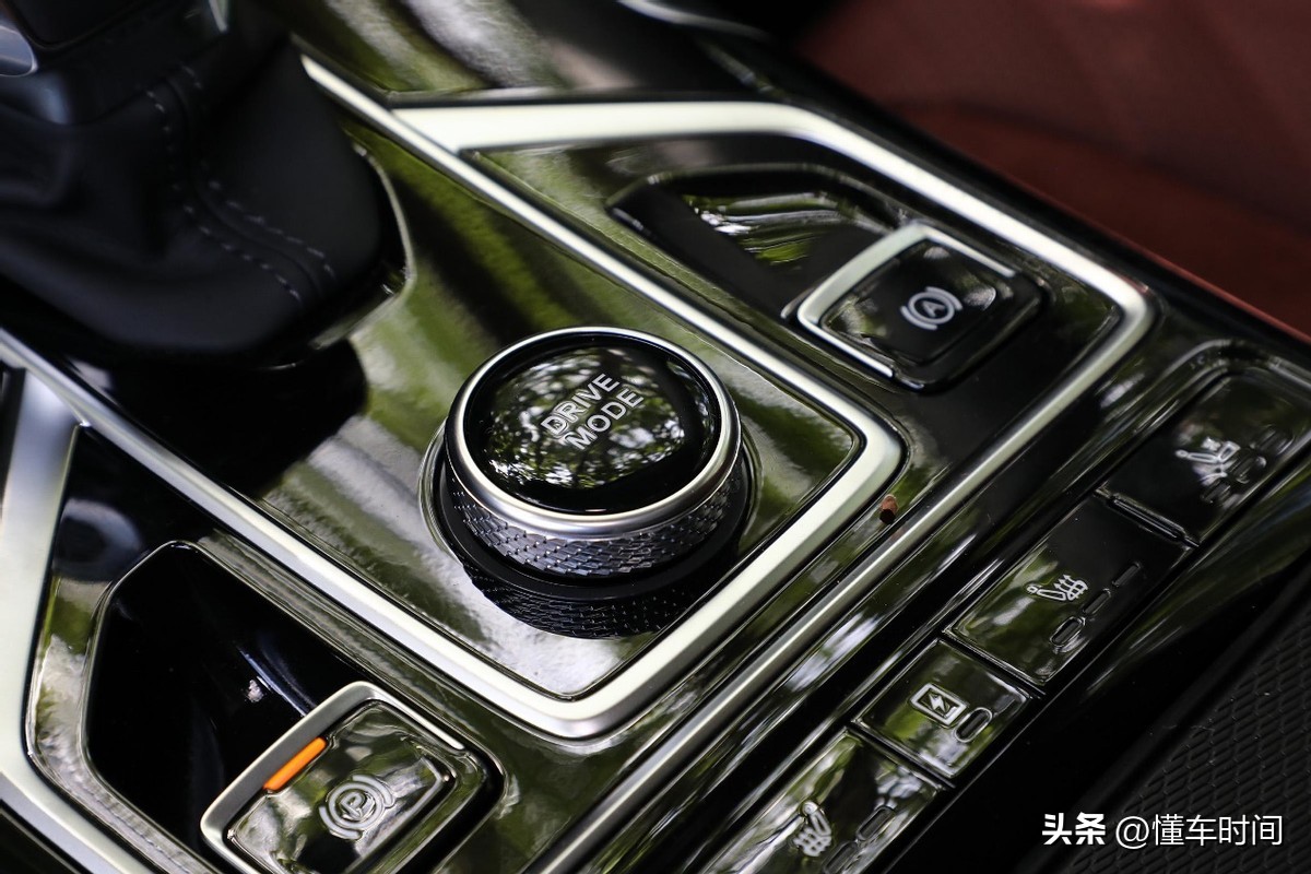 年轻红旗hs5选什么颜色,2022款红旗hs5优点和缺点