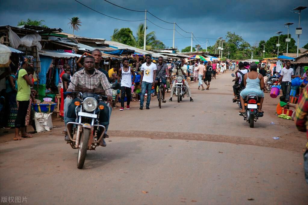 船到丹麦船员体会当地人的生活,去塞拉利昂