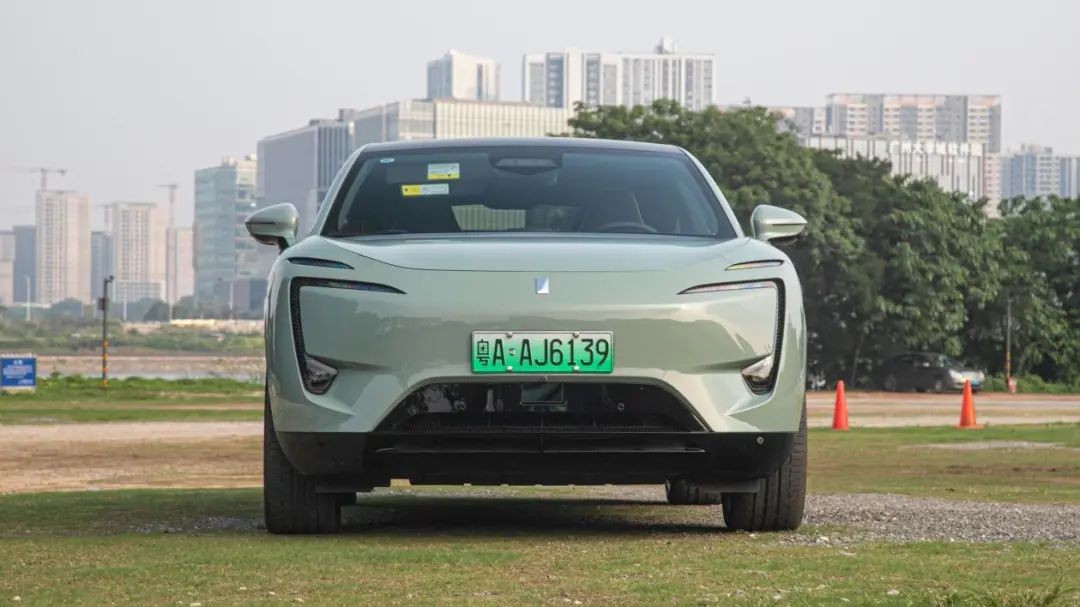 阿维塔11vs极氪,智驾横评阿维塔