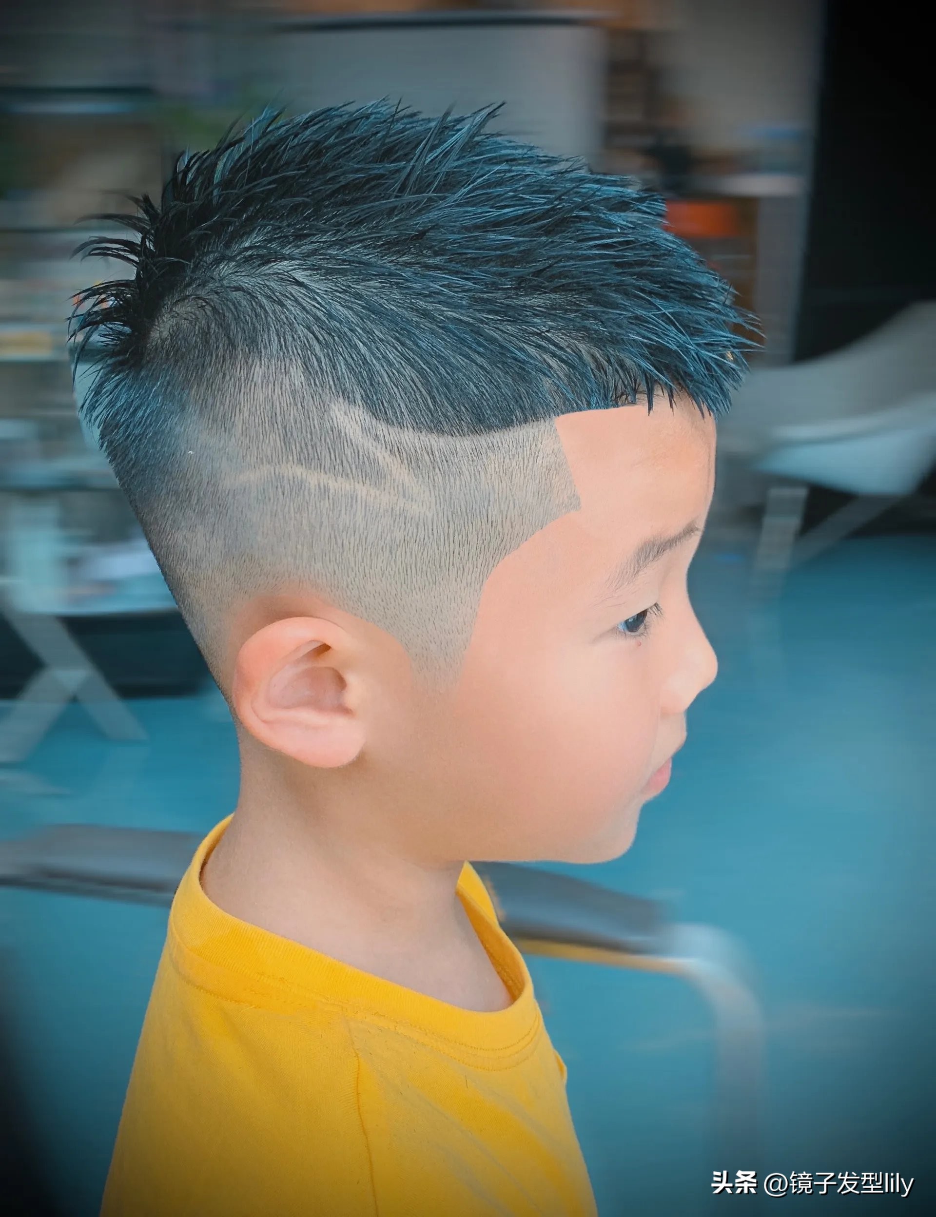 新帅气小男孩发型14款,两边剃光的最帅气小男孩发型