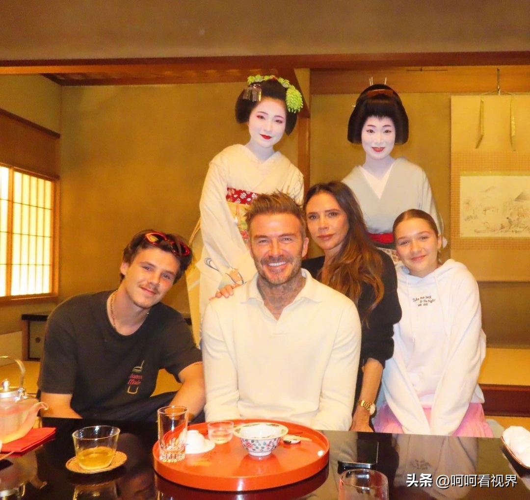 贝克汉姆笑得比结婚还开心,贝克汉姆笑起来