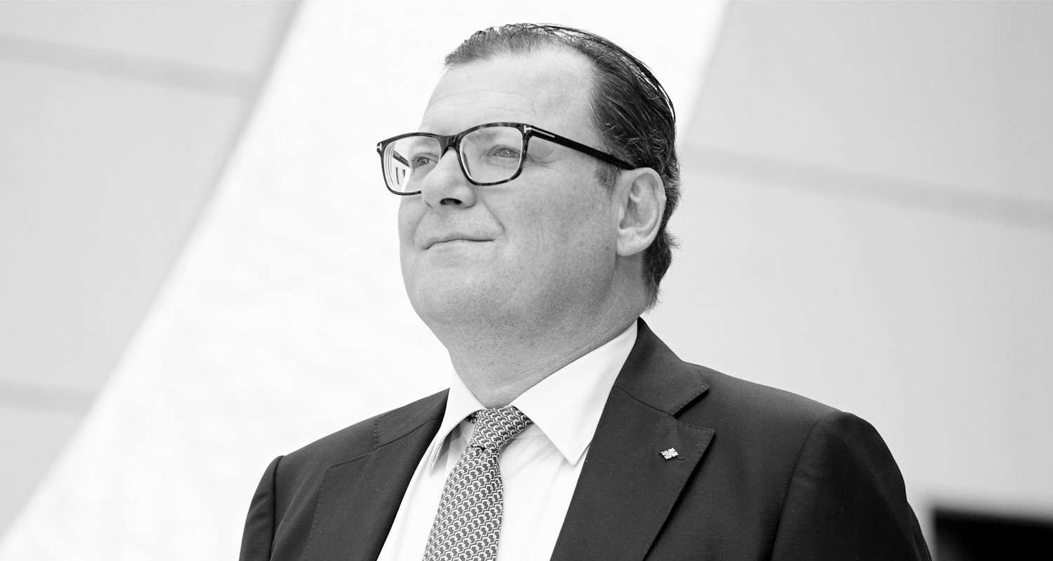 百达翡丽会甩掉经销商，自己开店吗？