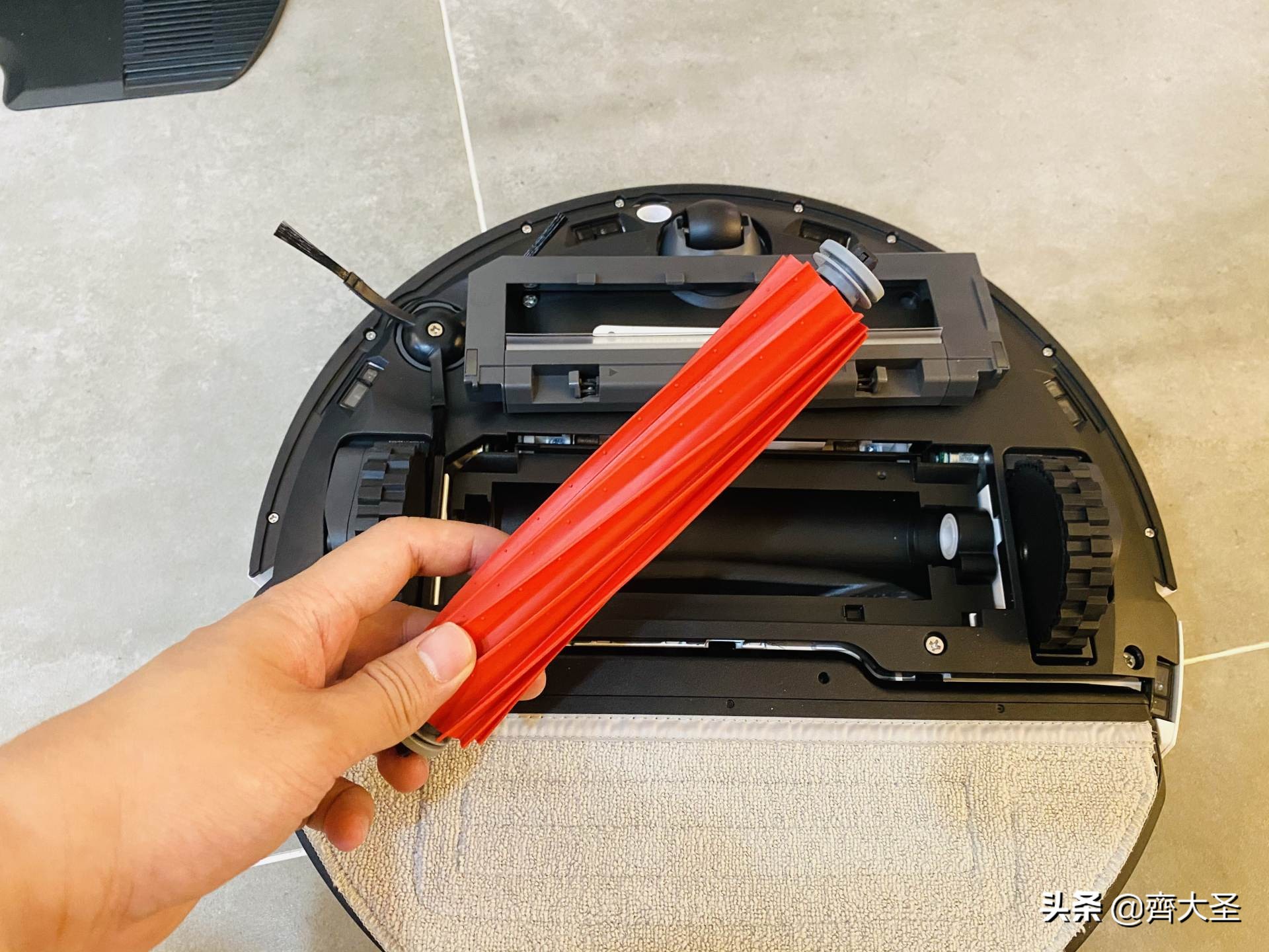 扫地机器人拖地震动和旋转哪种好,机器人旋转拖地和震动拖地