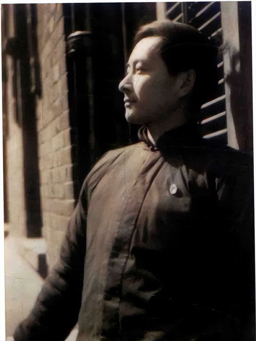 李连杰为何不给童自荣打招呼,时隔40年与李连杰配音童自荣