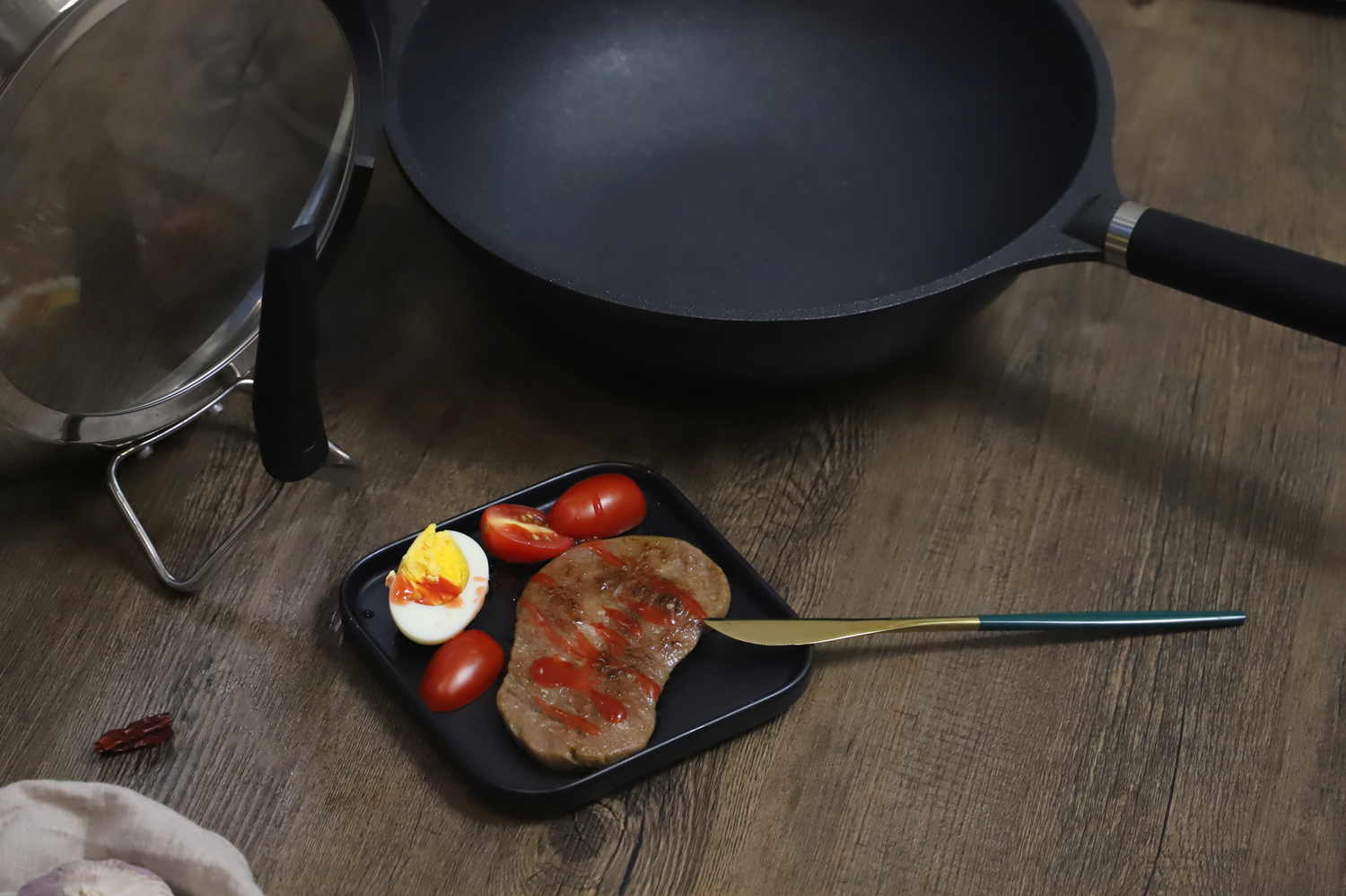 居派碳晶不粘锅测评,不惧铁铲的铁锅