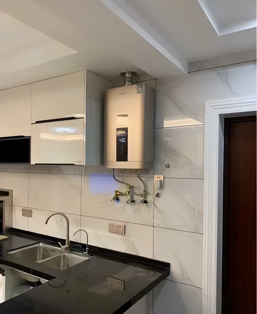 燃气热水器好还是电热水器简单点,电热水器万和热水器和海尔热水器