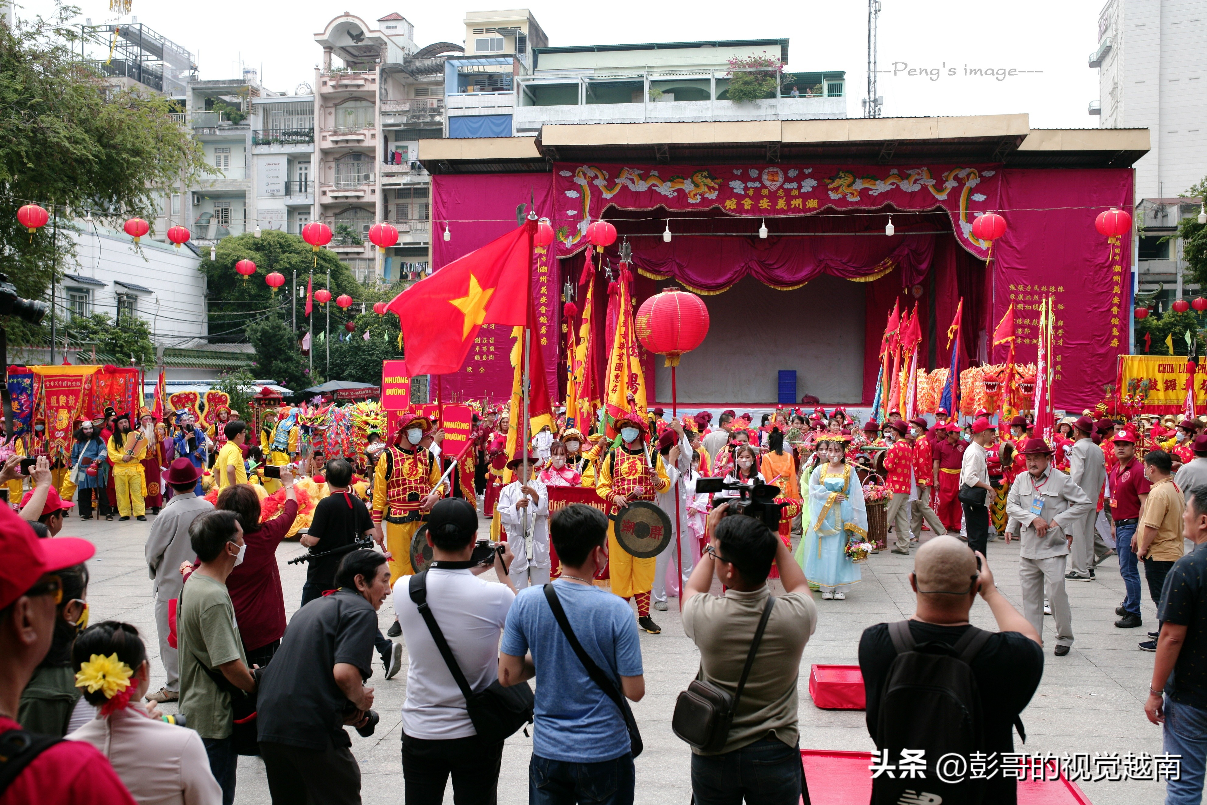 越南西貢華人的【恭請關聖帝君聖駕出遊】活動。