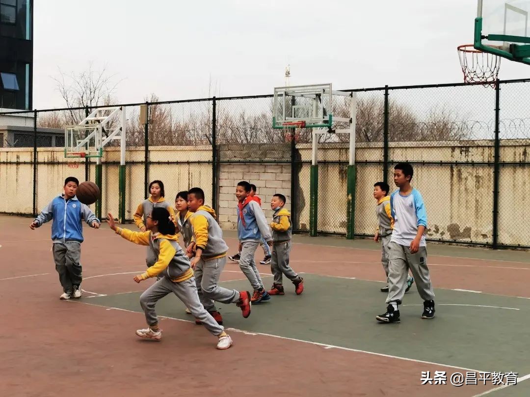 90多门课程助力巩华娃学足学好