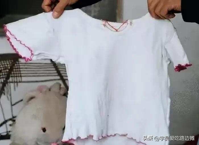 单亲妈妈吸毒被关戒毒所，3岁*女幼**活活饿死家中；涉事民警获刑