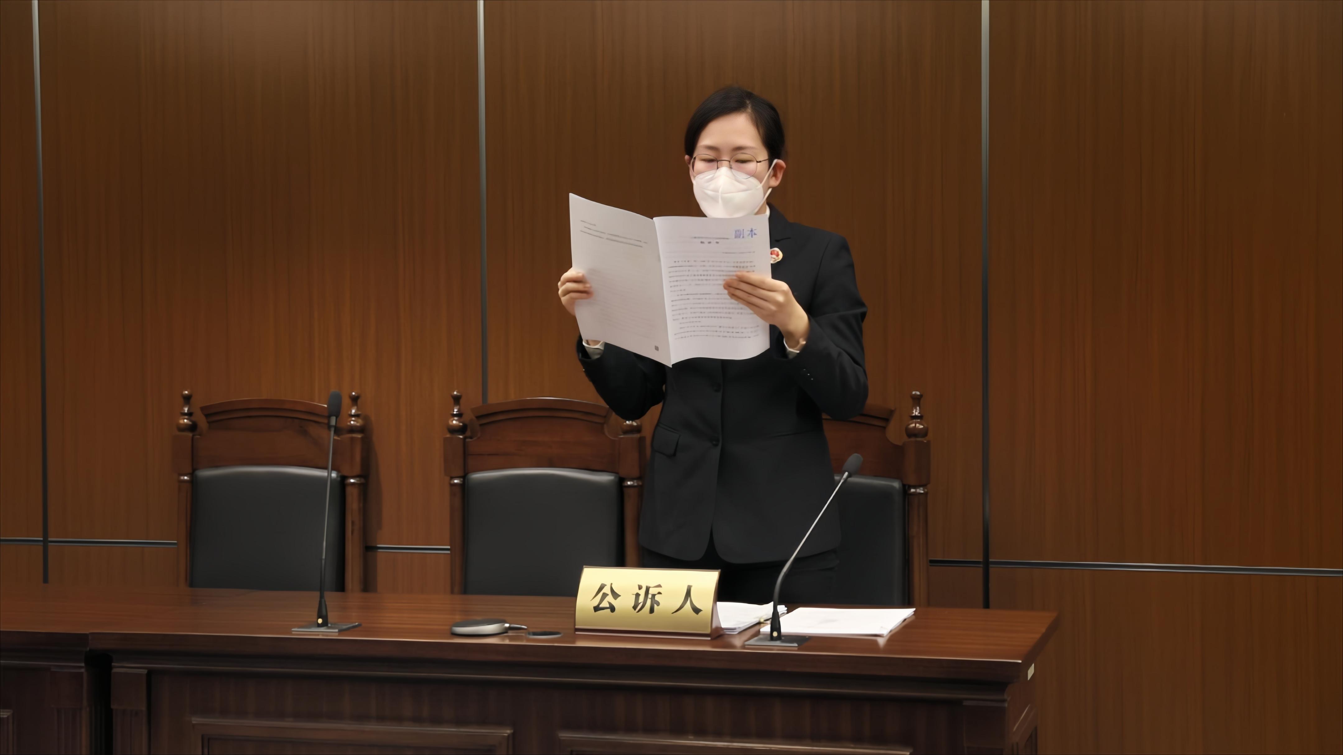 直播间“玲娜贝儿”两折秒杀?网红主播带货时被抓