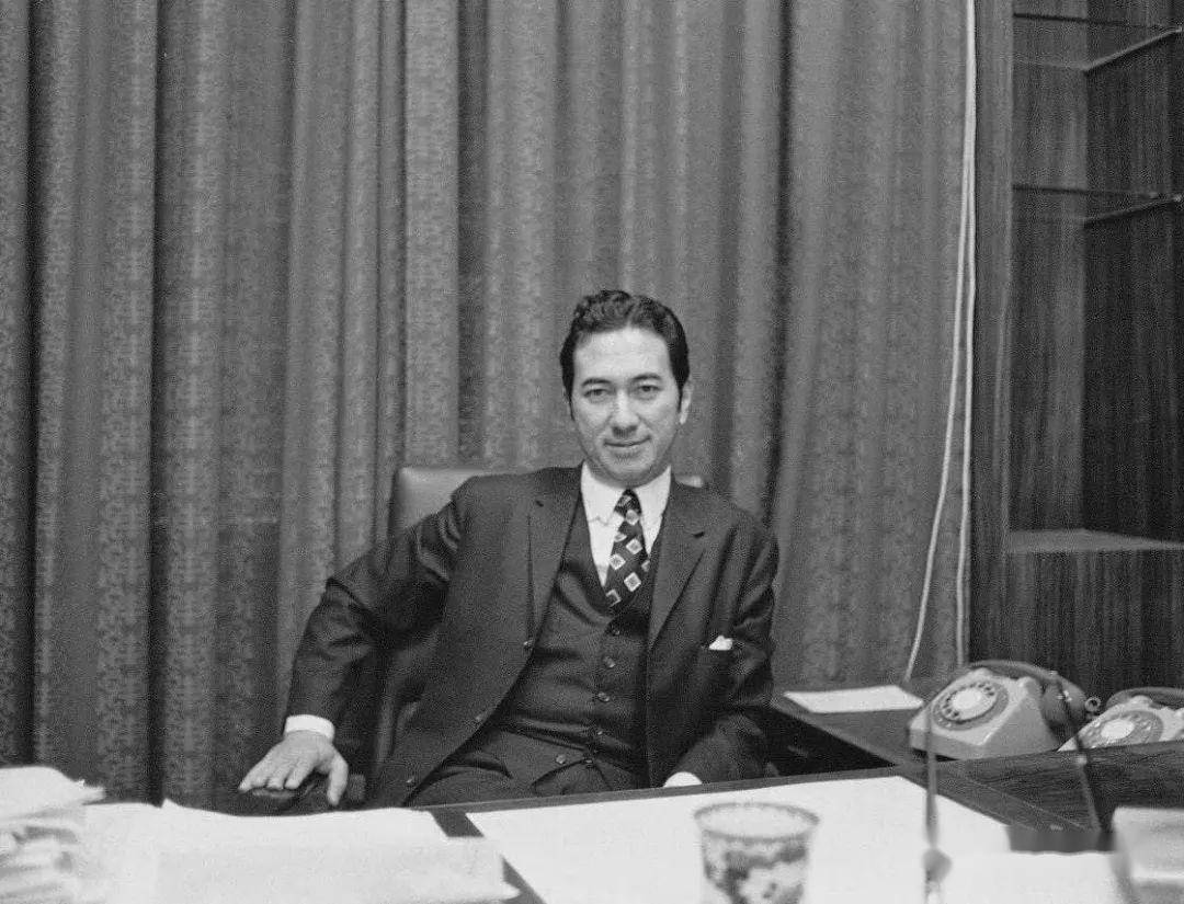 赌王何鸿燊：86万续命针每日一针，800万金丝楠木棺开启世纪葬礼