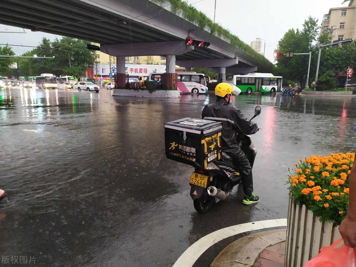 外卖小哥月收入过万元是真的吗,外卖送餐员一般能挣多少钱