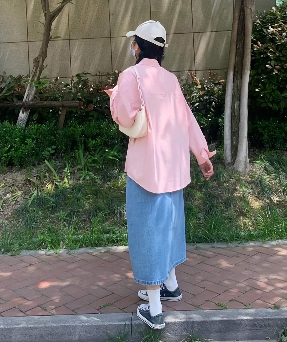 衬衫搭配半身裙气质优雅,衬衫搭配半身裙技巧时尚