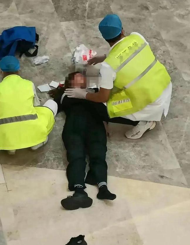 台州新闻女子跳楼死因,女子天台坠楼事件后续怎么了