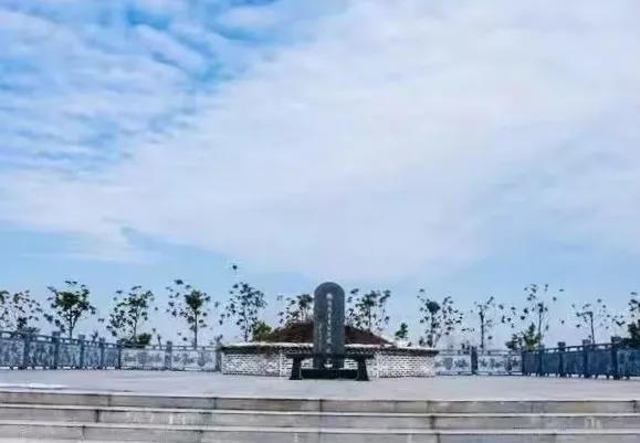 三国演义里的曹植七步赋诗的故事,新三国曹植七步赋诗视频