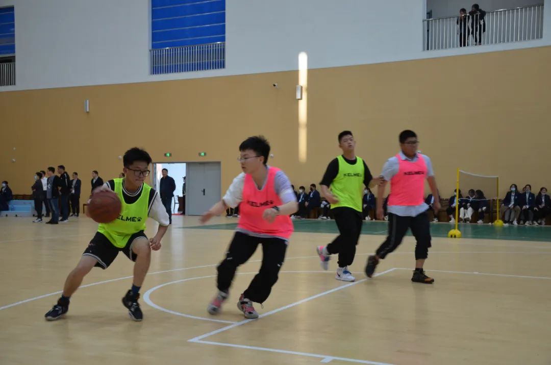 “篮”不住的风采“足”够精彩