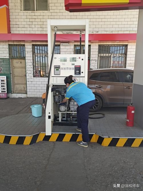 私人加油站的油真的会加水吗,加油站是如何给汽油的