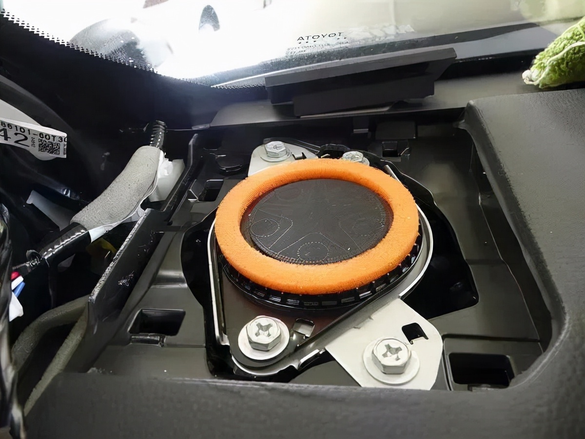 换掉原车JBL音响，丰田兰德酷路泽300升级声丽创音扬声器