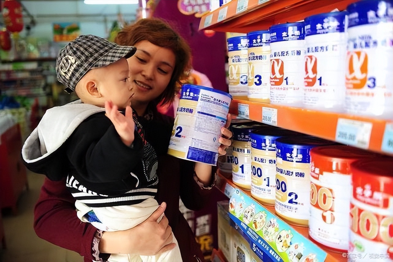 最近曝光的进口问题奶粉,多家进口奶粉查出有香精