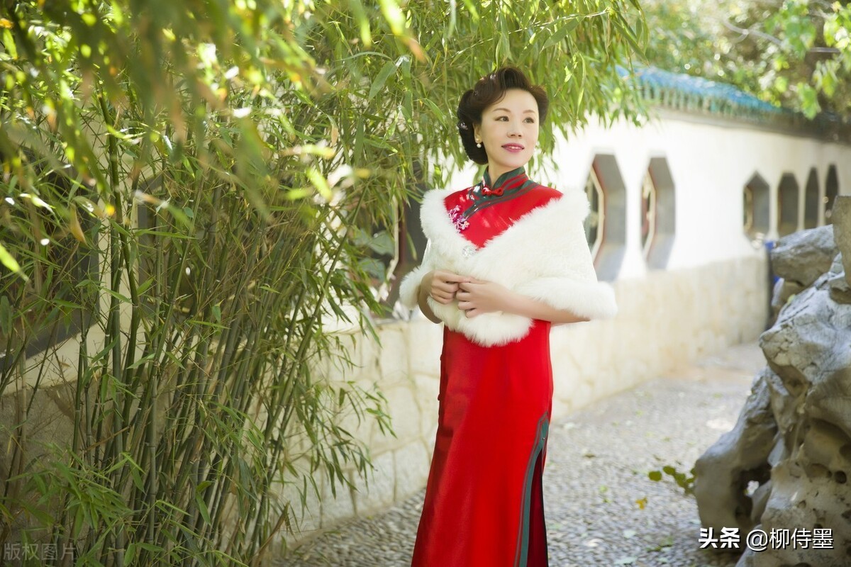 阿姨公园拍照怎么拍出高级感,中年妇女拍照怎么拍出高级感