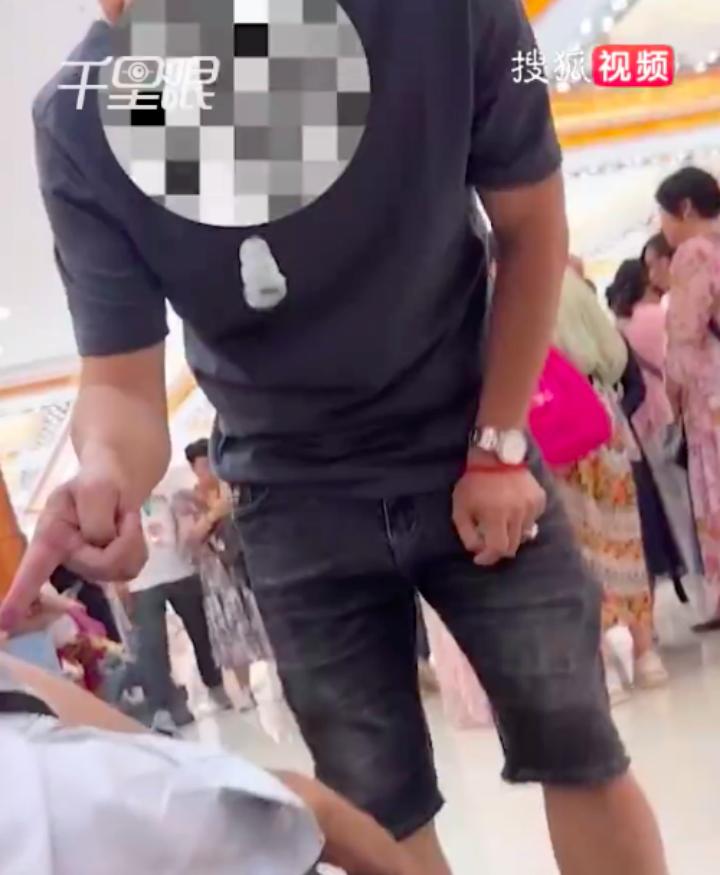 网传老人云南旅游不买东西被导游辱骂，“一分钱没花，你个老臭流氓”，当地回应：会进行处理