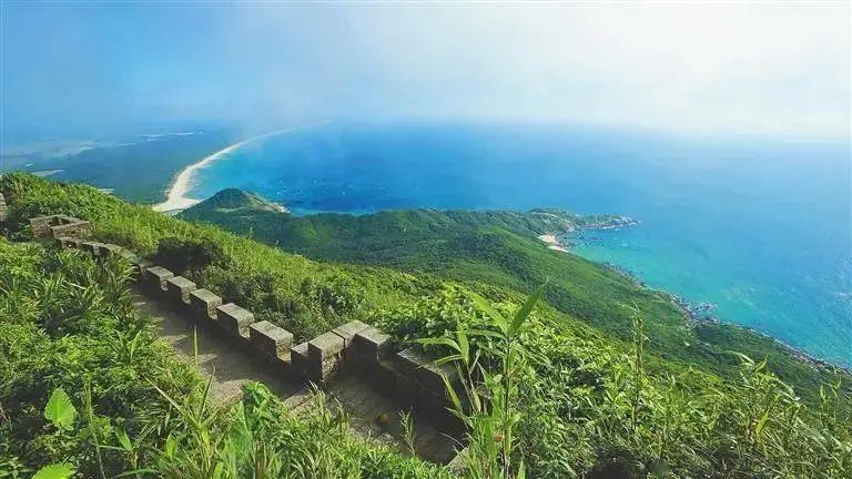 海南晴天的沙滩,海南阳光下的海