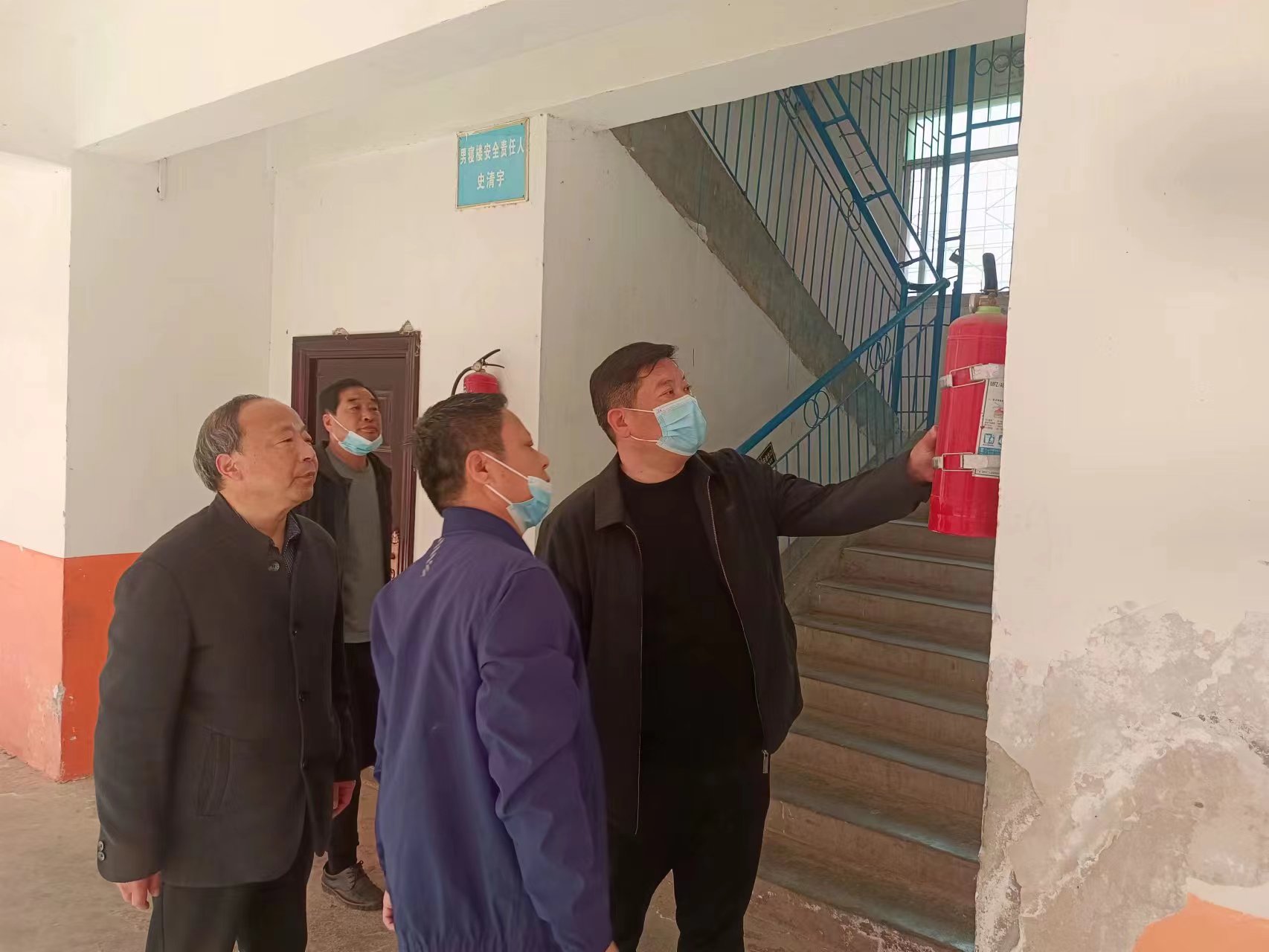 县领导深入潘家湾镇开展专题调研,县领导赴官桥镇开展调研走访活动