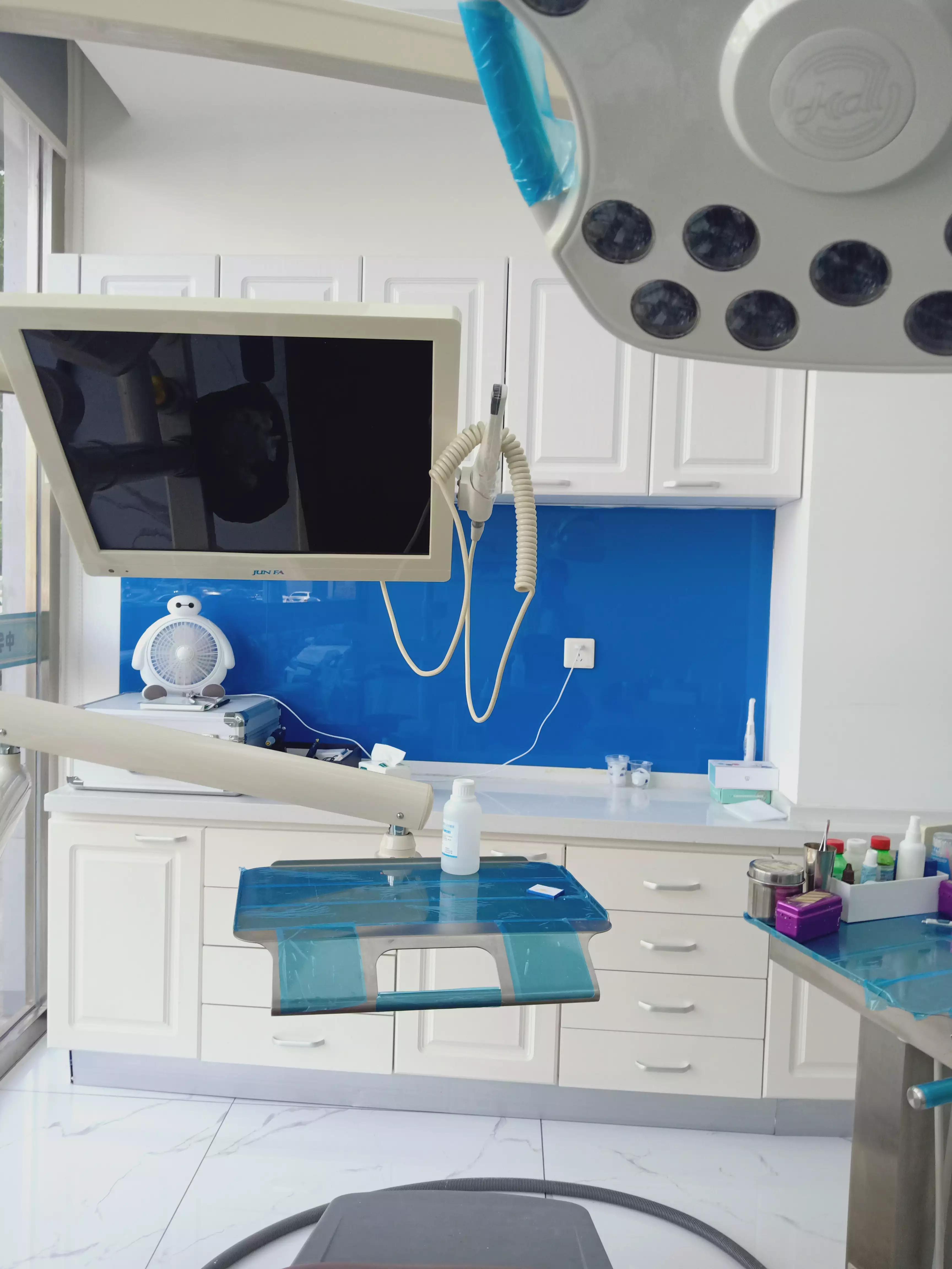 两颗牙根管治疗一次要多久,两颗牙根管治疗和牙套3000贵不