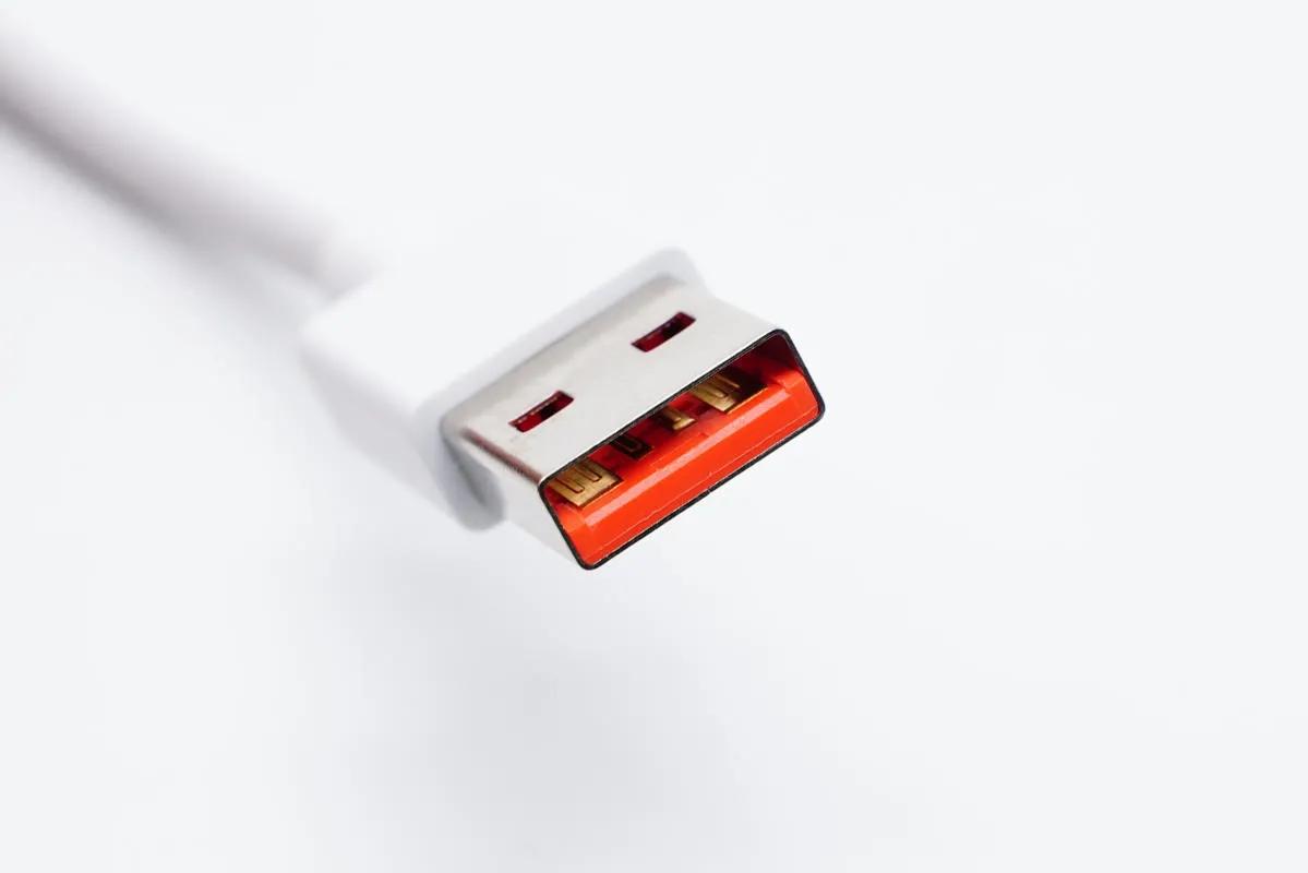 小米的67w快充能给普通手机充吗,小米11pro67w快充突然变慢了