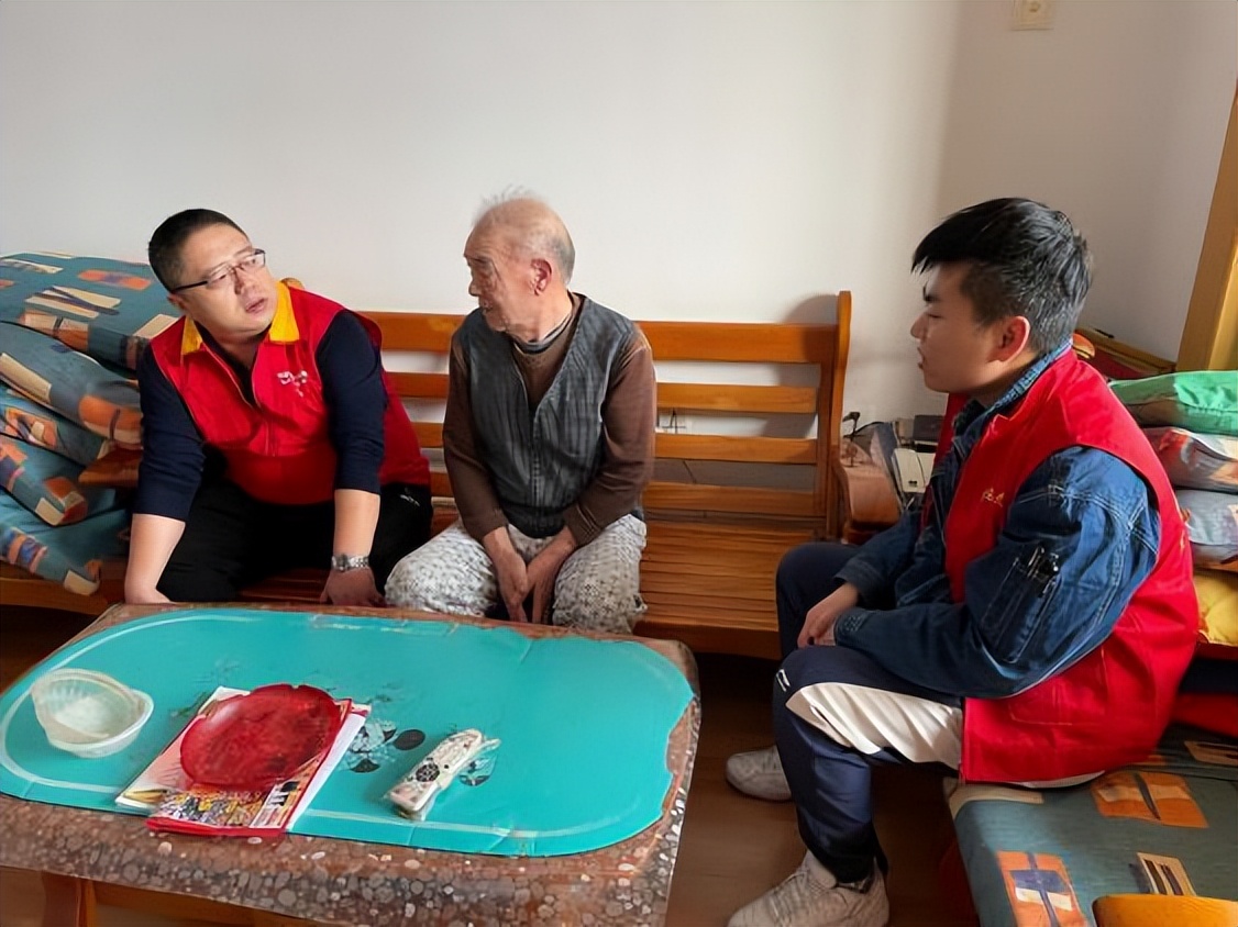 供电公司开展重阳节慰问,供电所慰问孤寡老人温情传递爱心