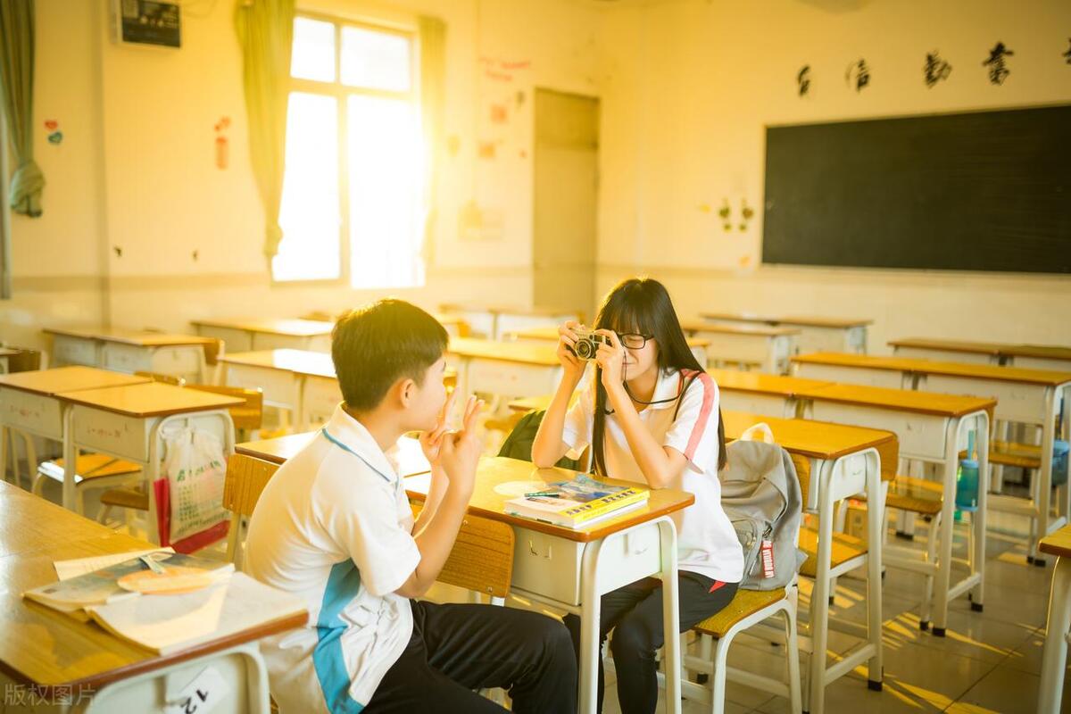 什么是爱情当代大学生的爱情观,大学不同时期的爱情观