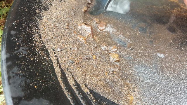 在农村捡到石头哪些是宝,农村人在田里捡到奇石